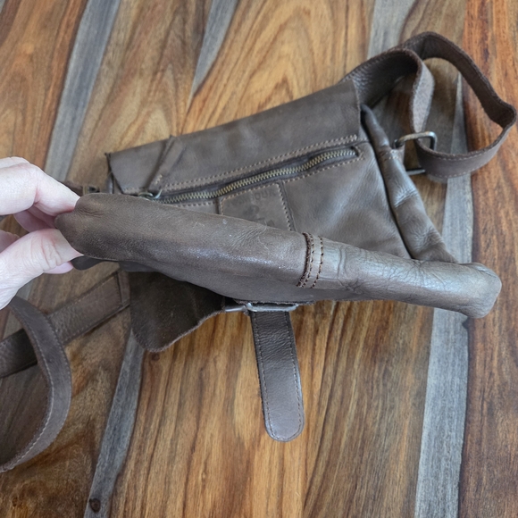 Magnetic Harbour 2nd Women's Chocolate Brown Leather Crossbody Bag Adjustable - Picture 8 of 14